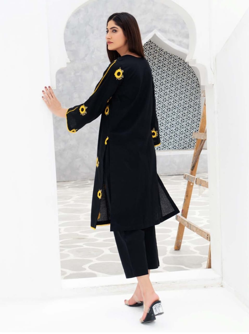 Sun Flower Emb 2-Pcs