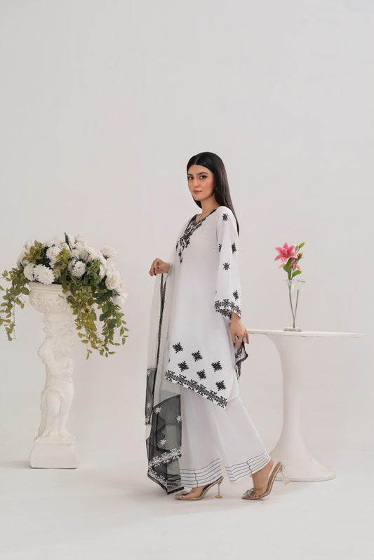 WHITE CHARM THREE-PEACE